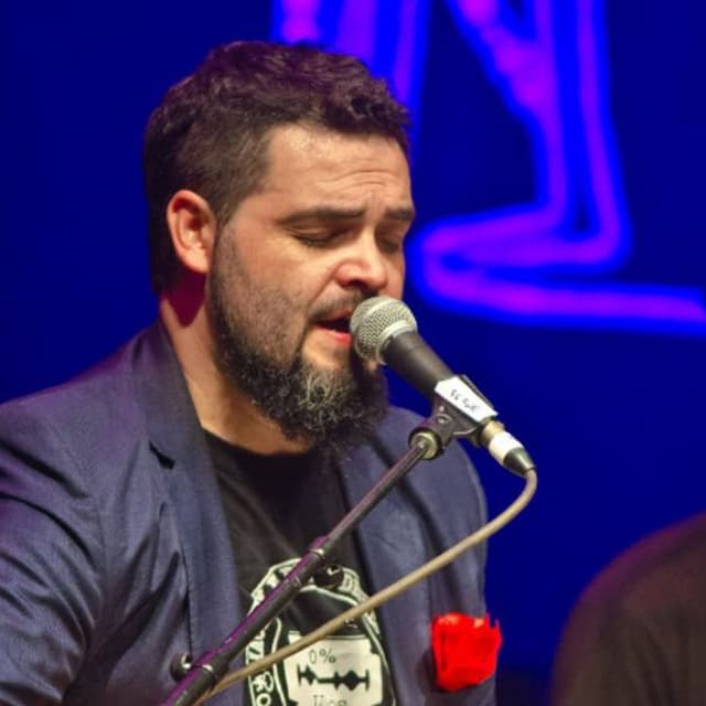 Album cover art for Con el Corazón en la Mano