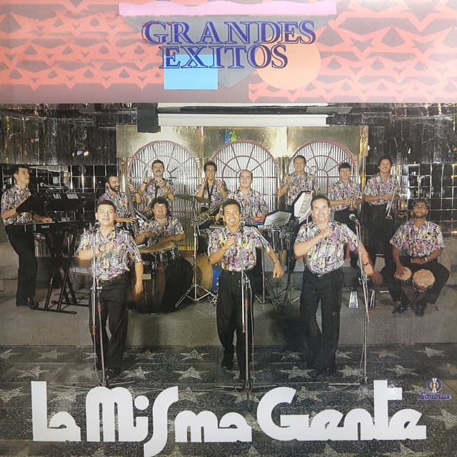Album cover art for Grandes Exitos