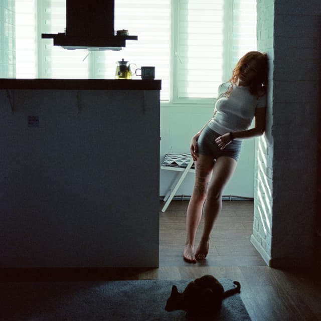 Album cover art for голая