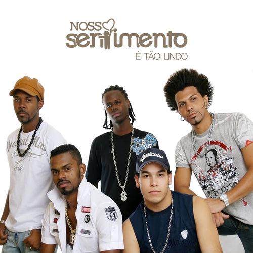 Album cover art for É Tão Lindo