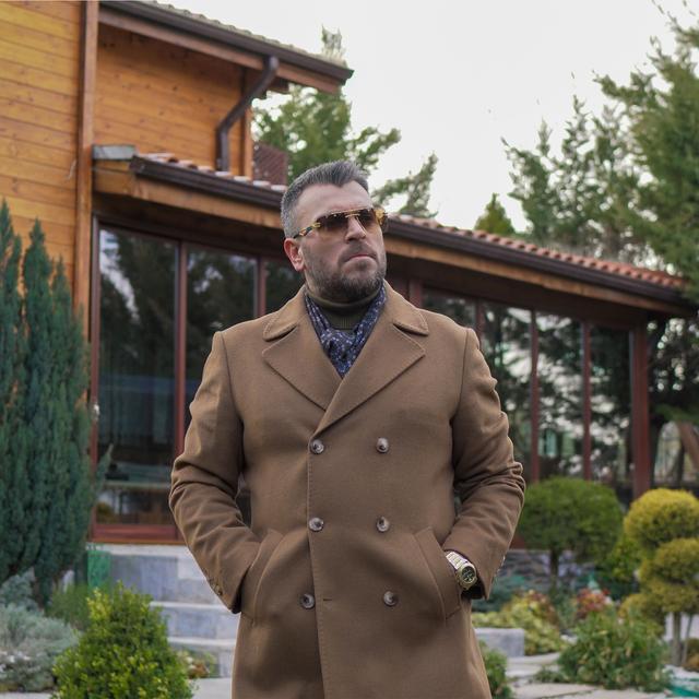 Album cover art for Sırtımdan Vuruyor Kime Güvensem