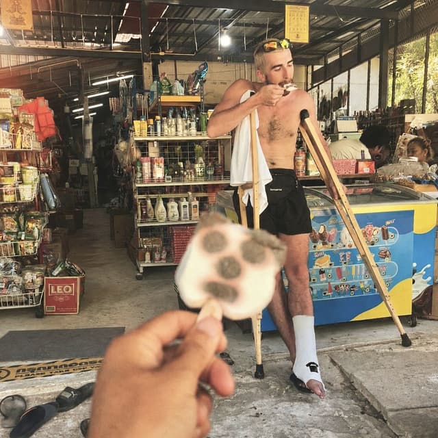 Album cover art for Autour du feu