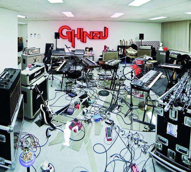 Album cover art for Mirror Mirror