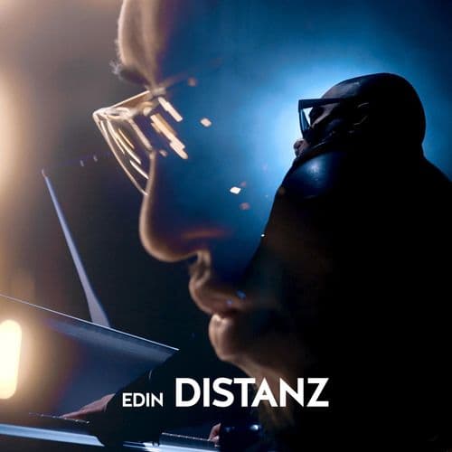 Album cover art for Distanz