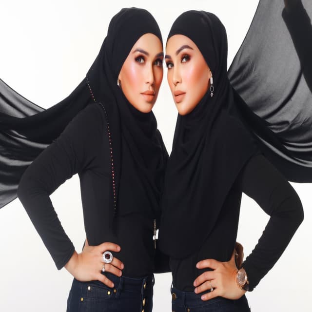 Album cover art for Mata Kunci Cinta