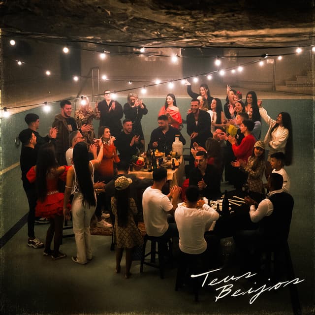 Album cover art for Teus Beijos