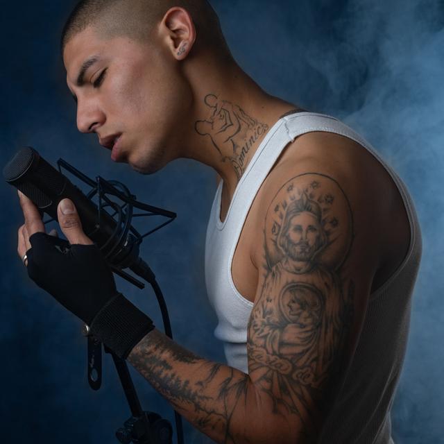 Album cover art for Por Amor Al Mic