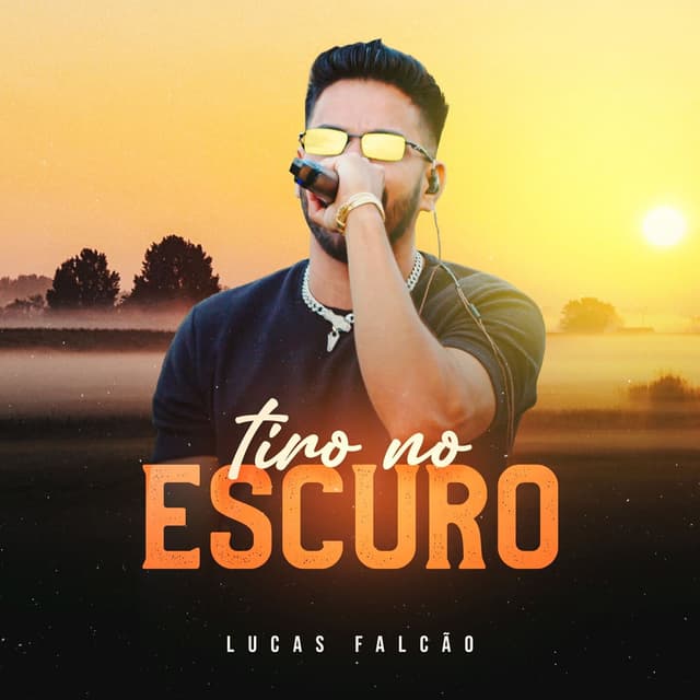 Album cover art for Tiro No Escuro
