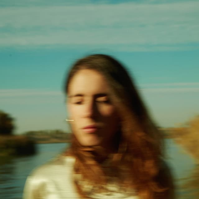 Album cover art for Mientras vivas brilla
