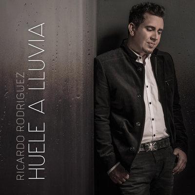 Album cover art for Huele a Lluvia