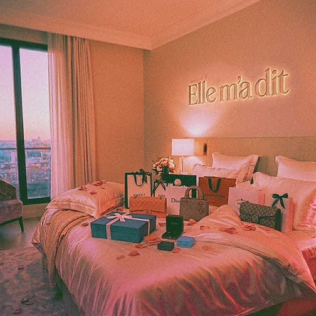 Album cover art for Elle m’a dit