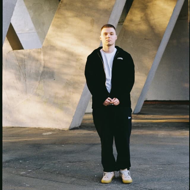 Album cover art for путались