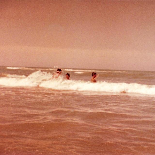 Album cover art for sueña lindo, corazón / nuestra casa en el mar