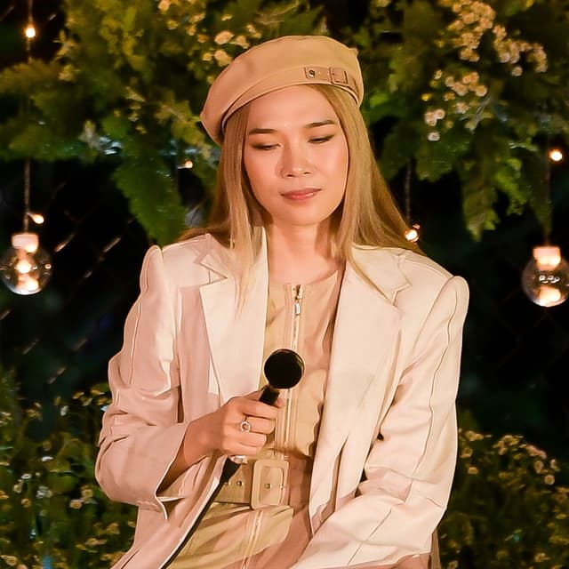 Album cover art for Anh Đợi Em Được Không (Live)