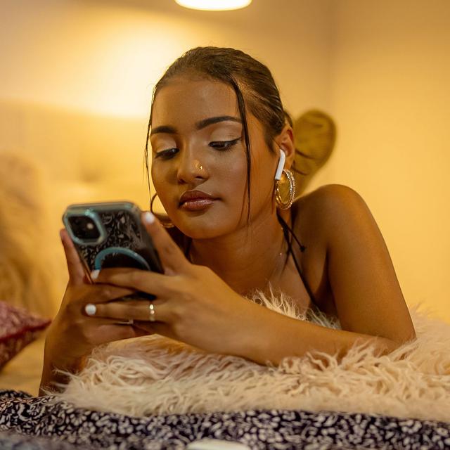 Album cover art for Bisous