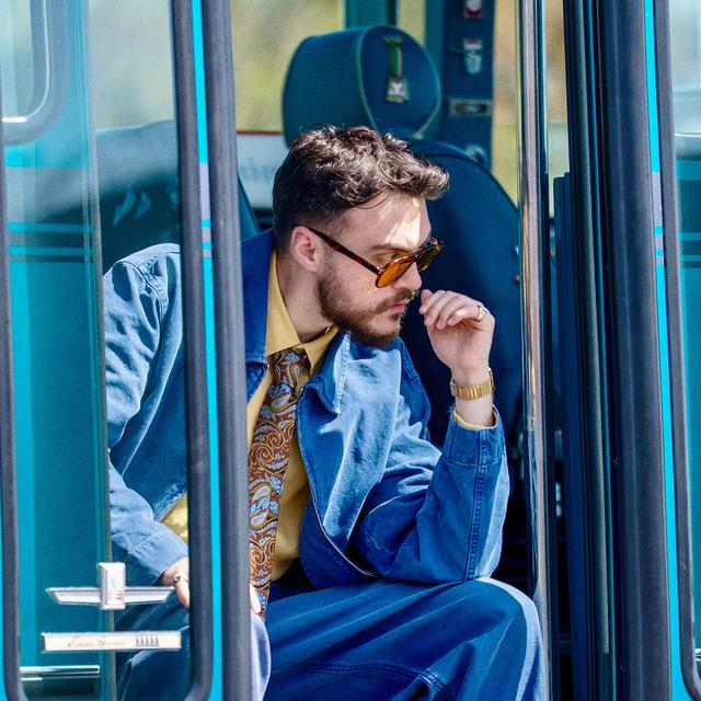 Album cover art for Yardım Et