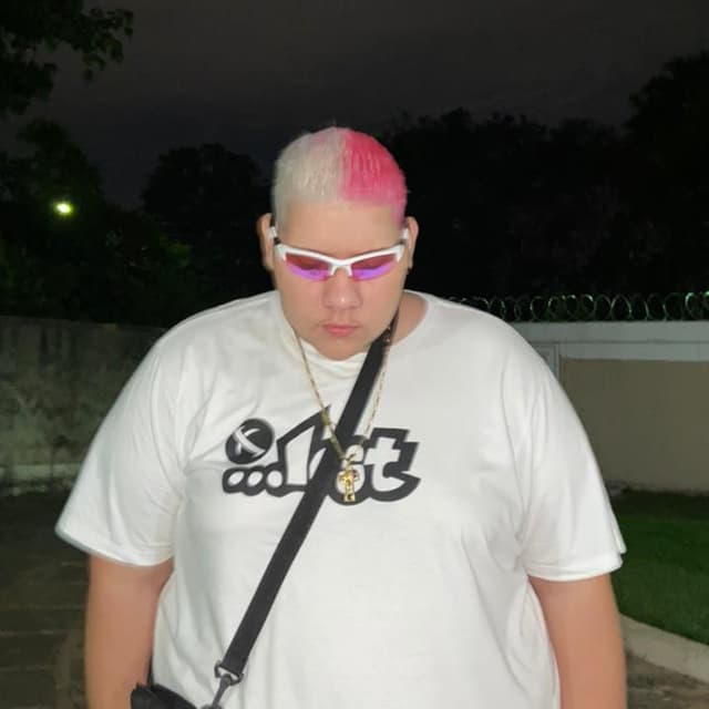 Album cover art for Vou Morar no Cabaré