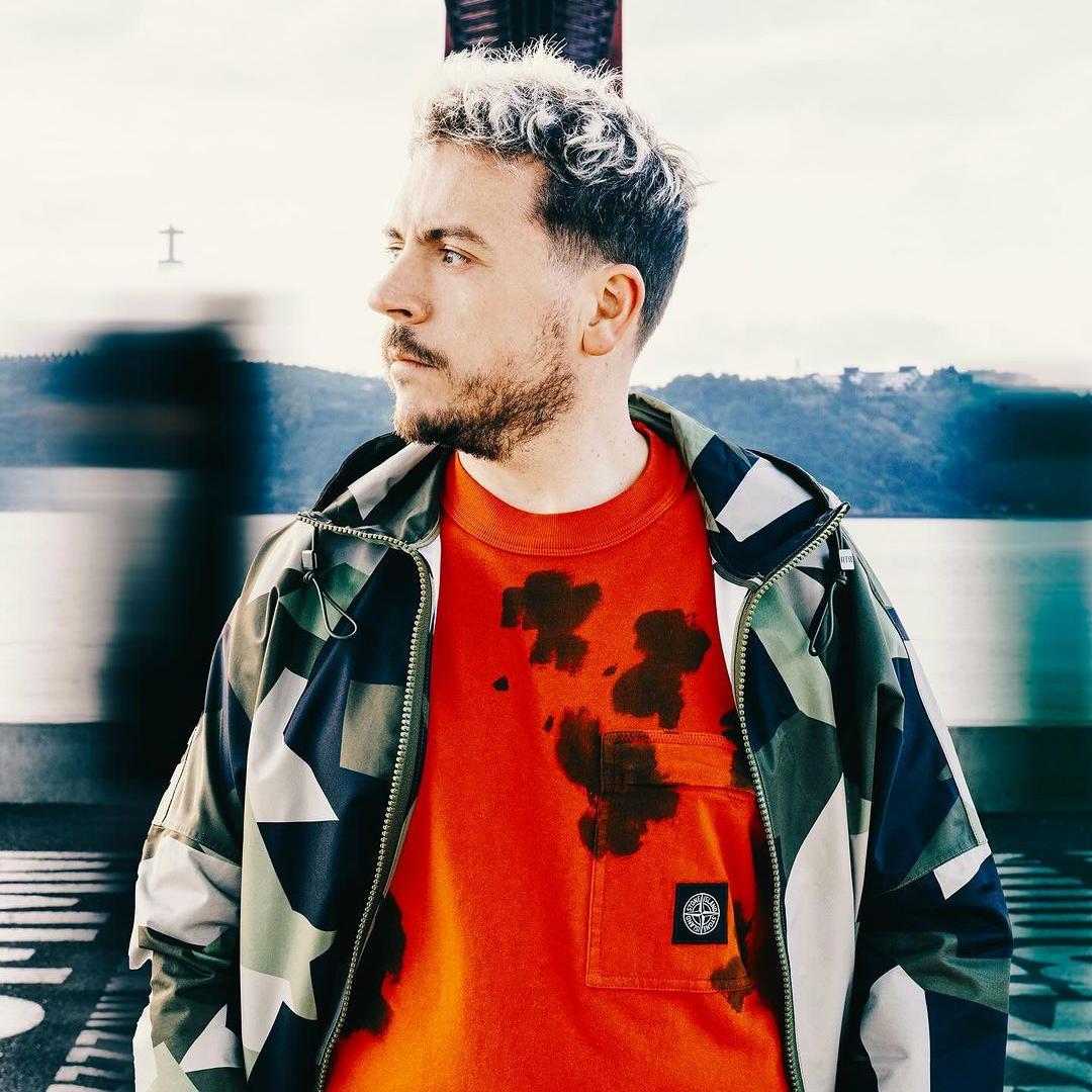 Dynamic cover art