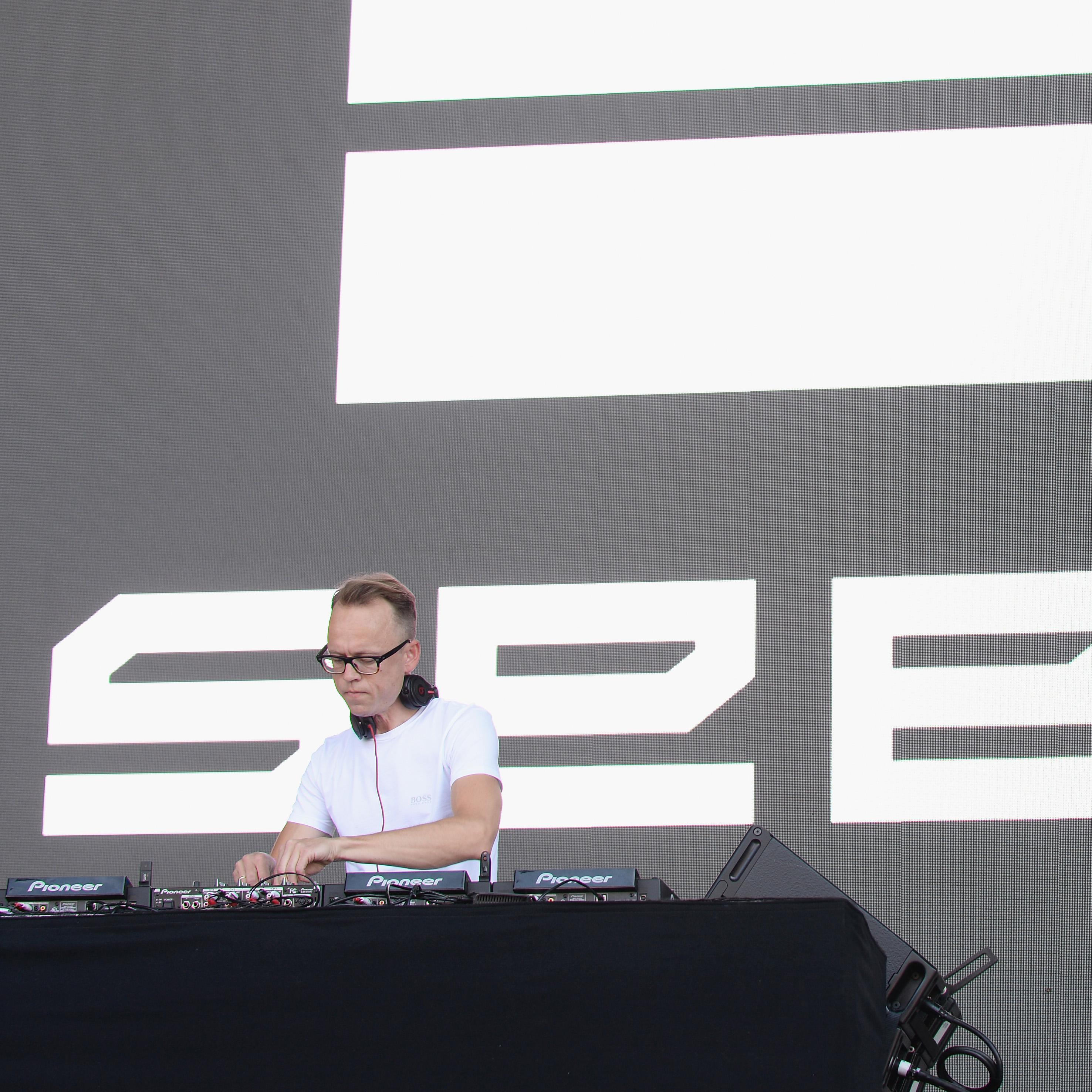 SeeB