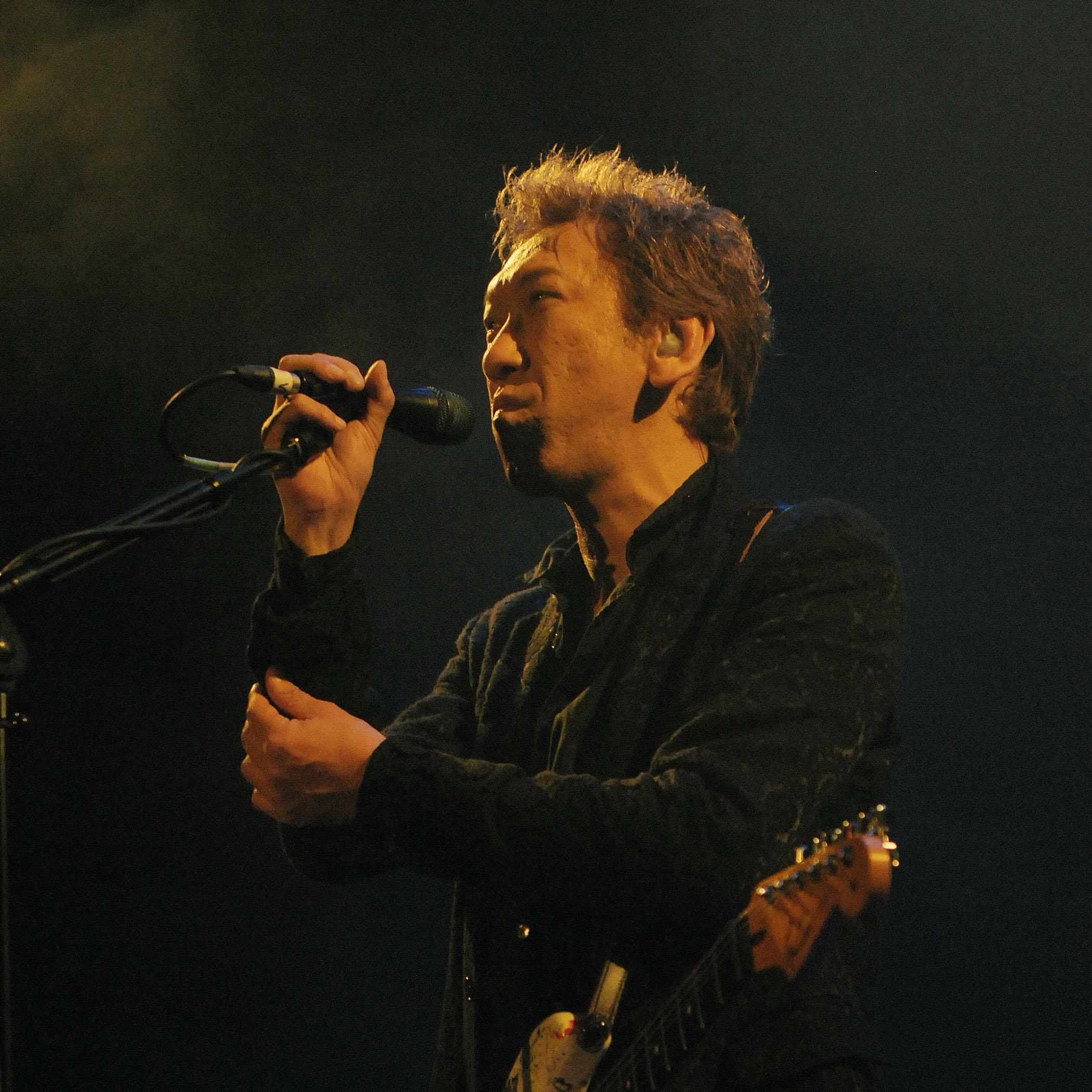 布袋寅泰 (Tomoyasu Hotei, HOTEI)