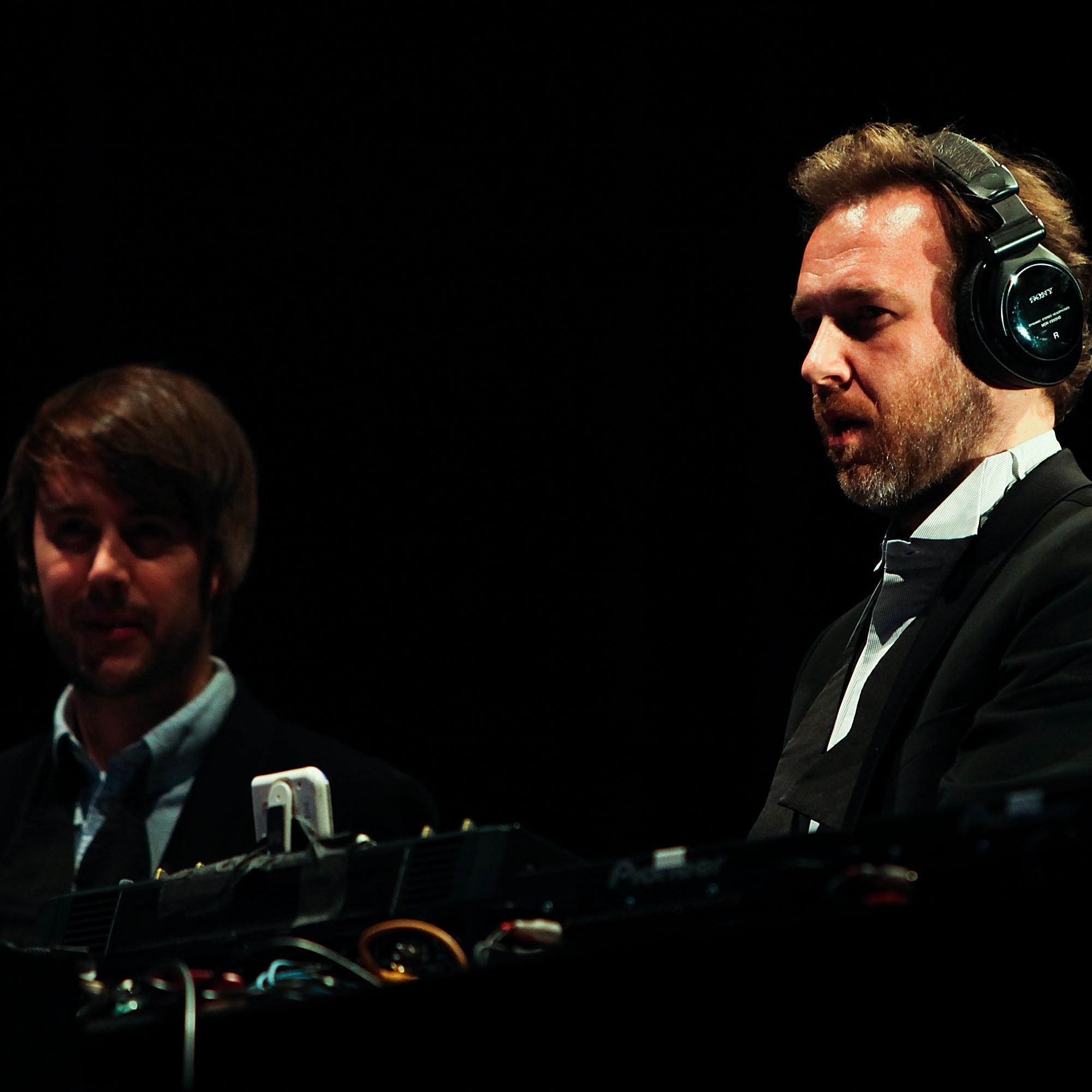 2 Many DJ's