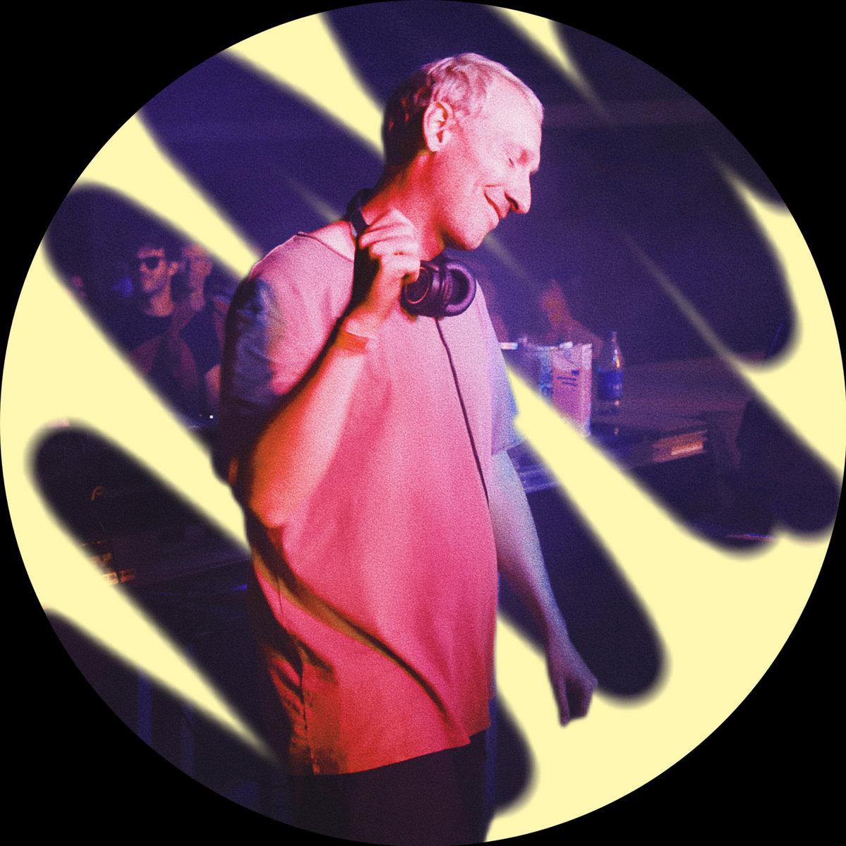 Dynamic cover art