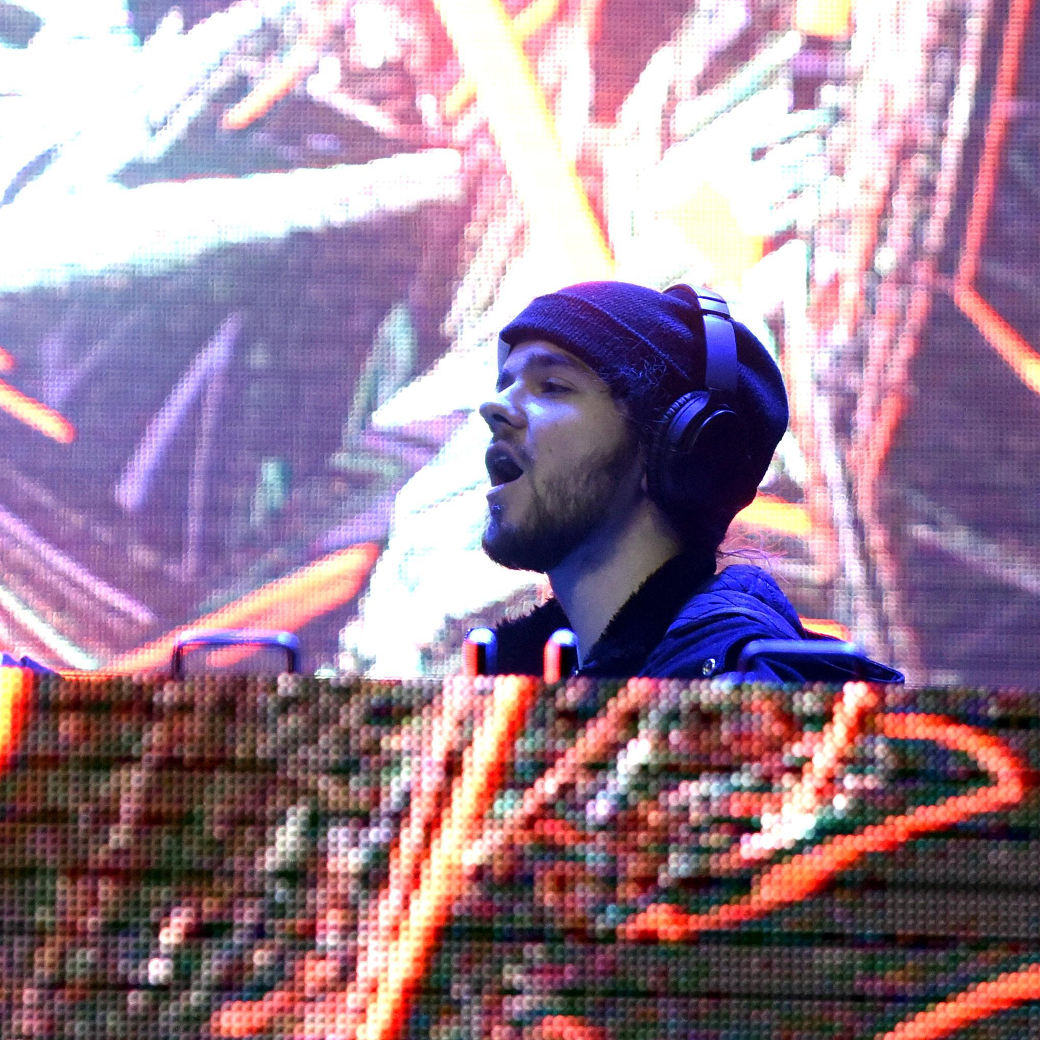 Dynamic cover art