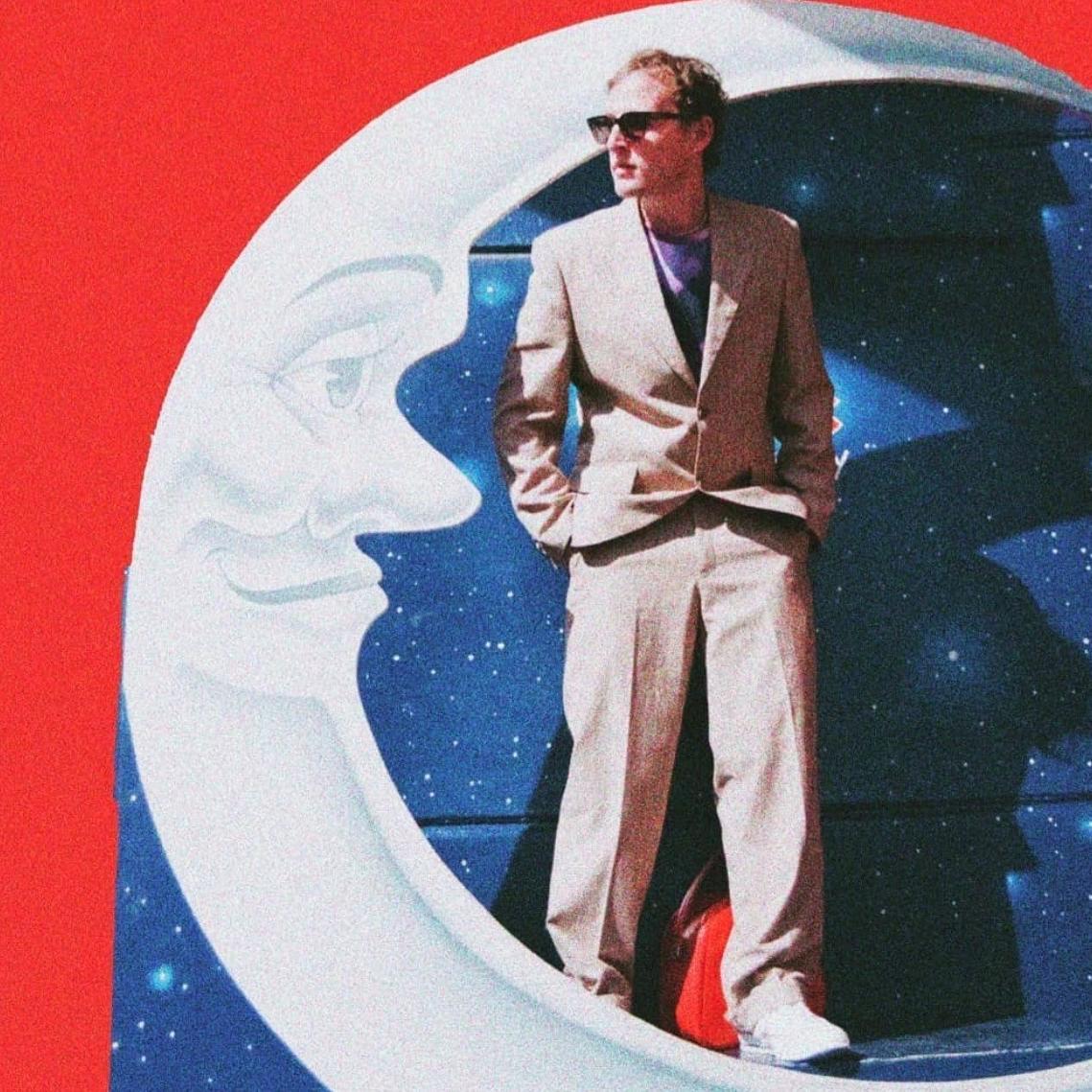 Dynamic cover art