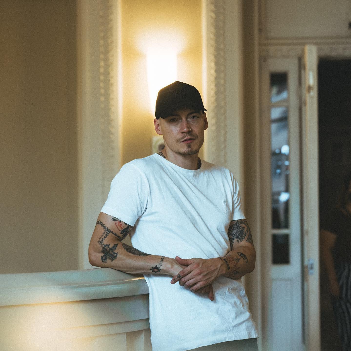 Artist chip image